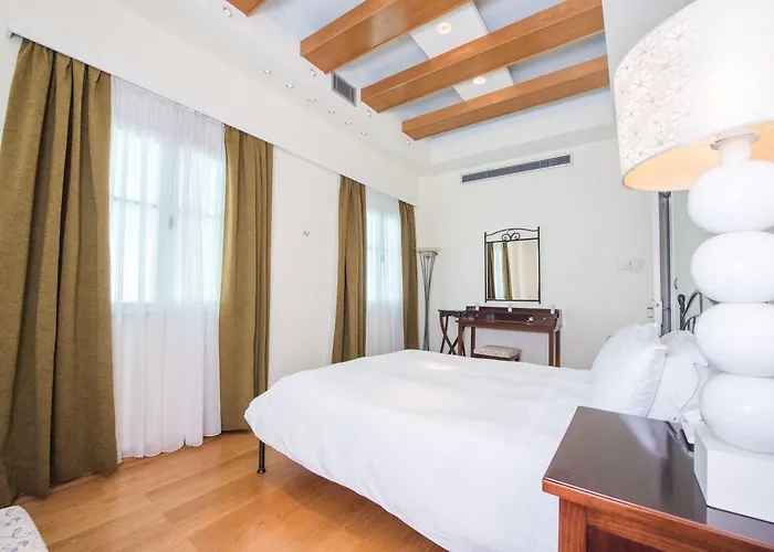 Aegialis & 5* アイージャリ