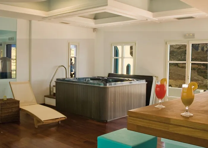 Hotell Aegialis & 5*