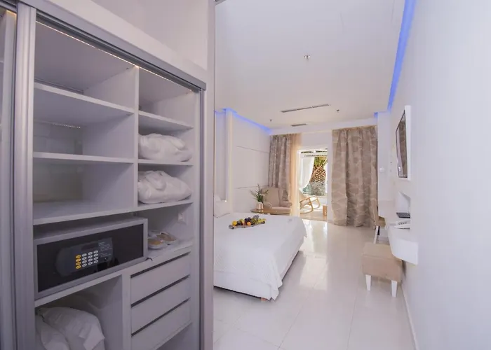 Aegialis & Hotell Aegiali